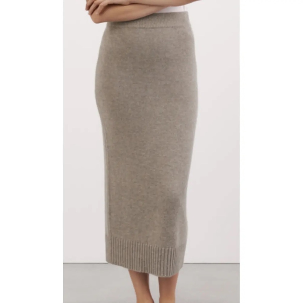 Soft Goat Women’s 100% Fine Cashmere Ribbed Skirt Soft Size Medium - Picture 2 of 5